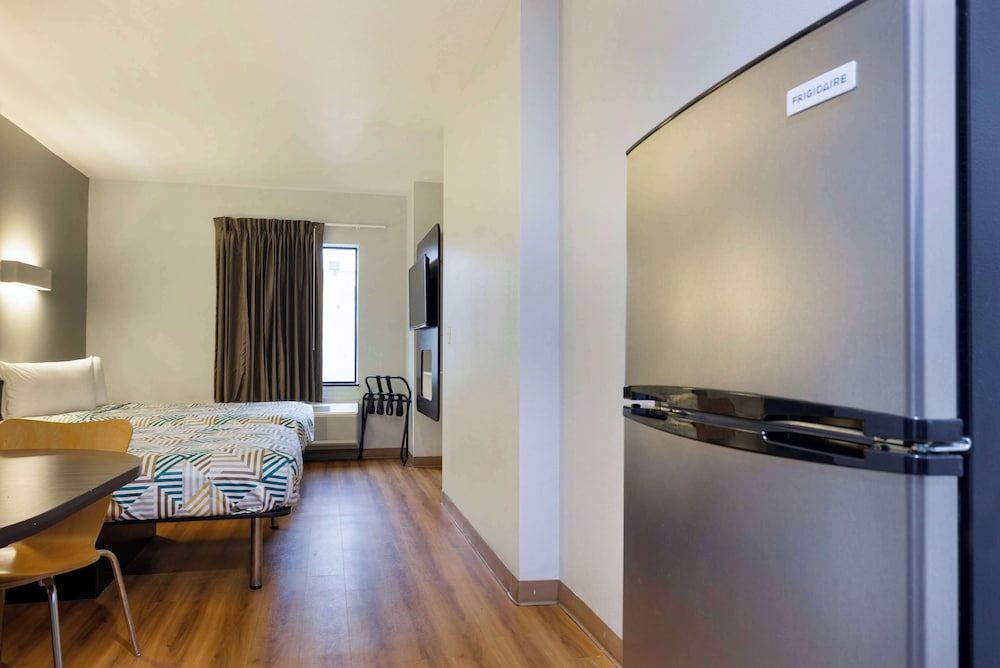 Studio6 Suites Texas City, TX – I-45 South 23/35