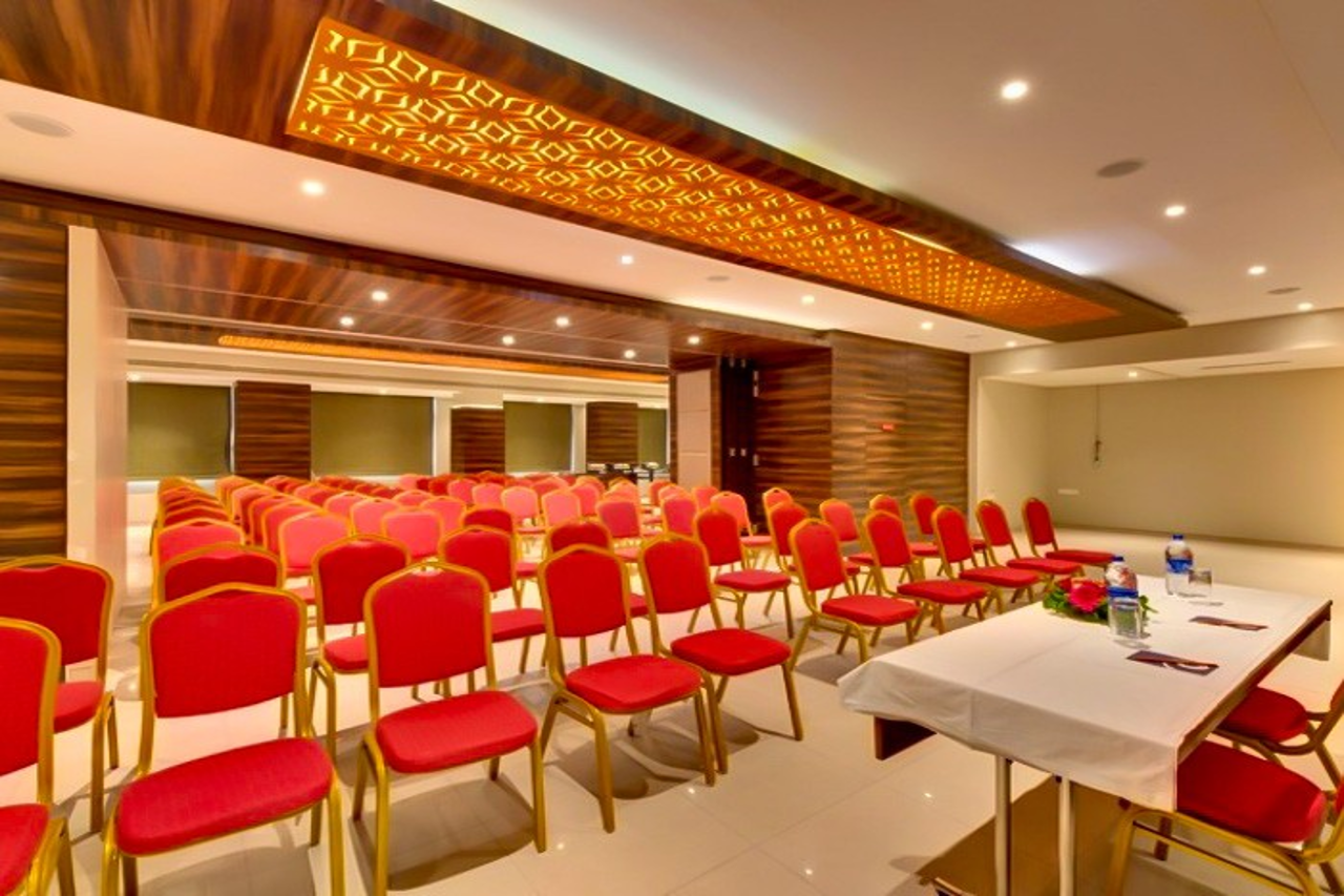Click Hotel Vadodara 16/17
