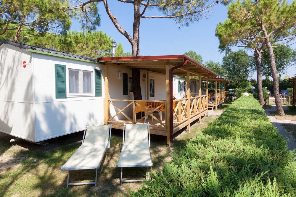 VELA BLU CAMPING VILLAGE 8/67