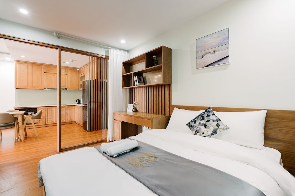 D Le Roi Soleil Premium Suites 12/50