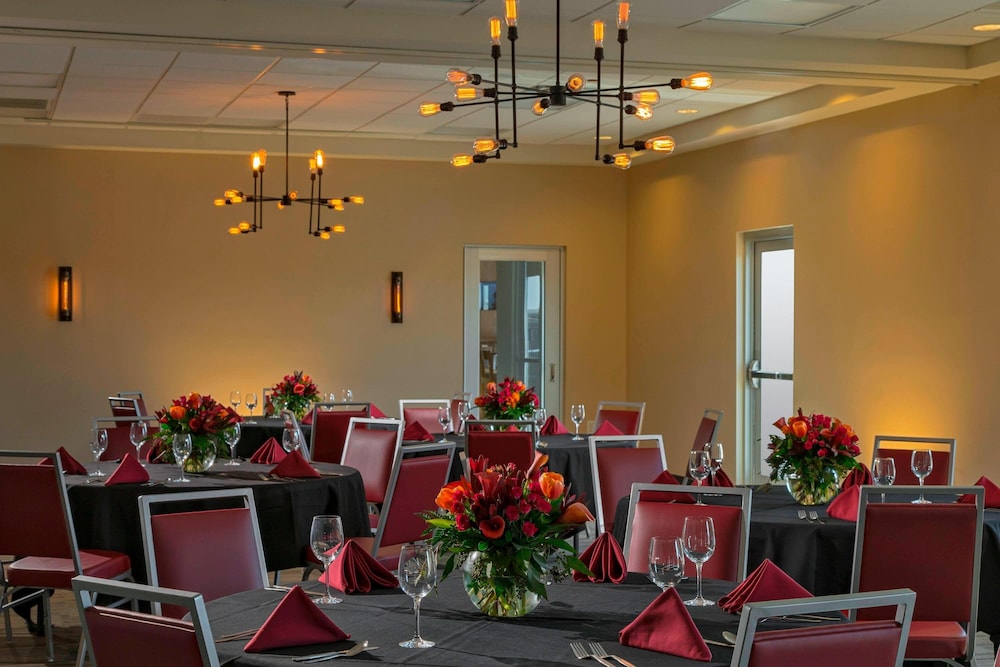 FOUR POINTS BY SHERATON MIDLAND 25/30
