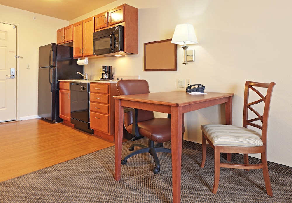 Candlewood Suites Fayetteville – University of Arkansas 51/63