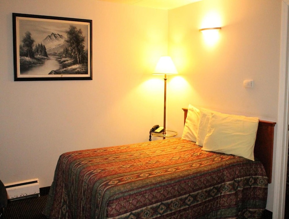 Tel Star Motel 27/50