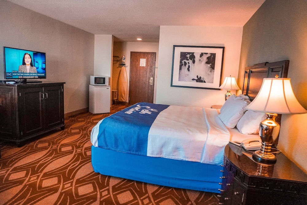 American Inn and Suites Dundee (ex Days Inn and Suites) 10/31