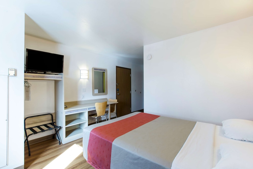 Motel6 Baraboo, WI - Lake Delton 12/49