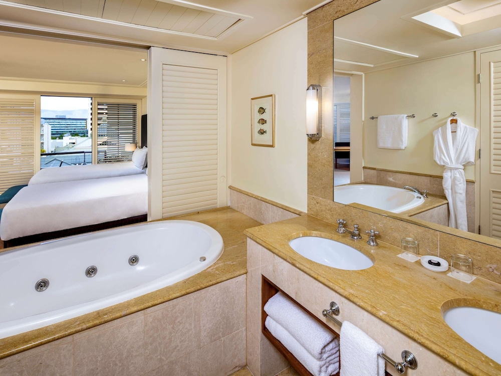 The Reef Hotel Casino Cairns - Handwritten Collection 24/74
