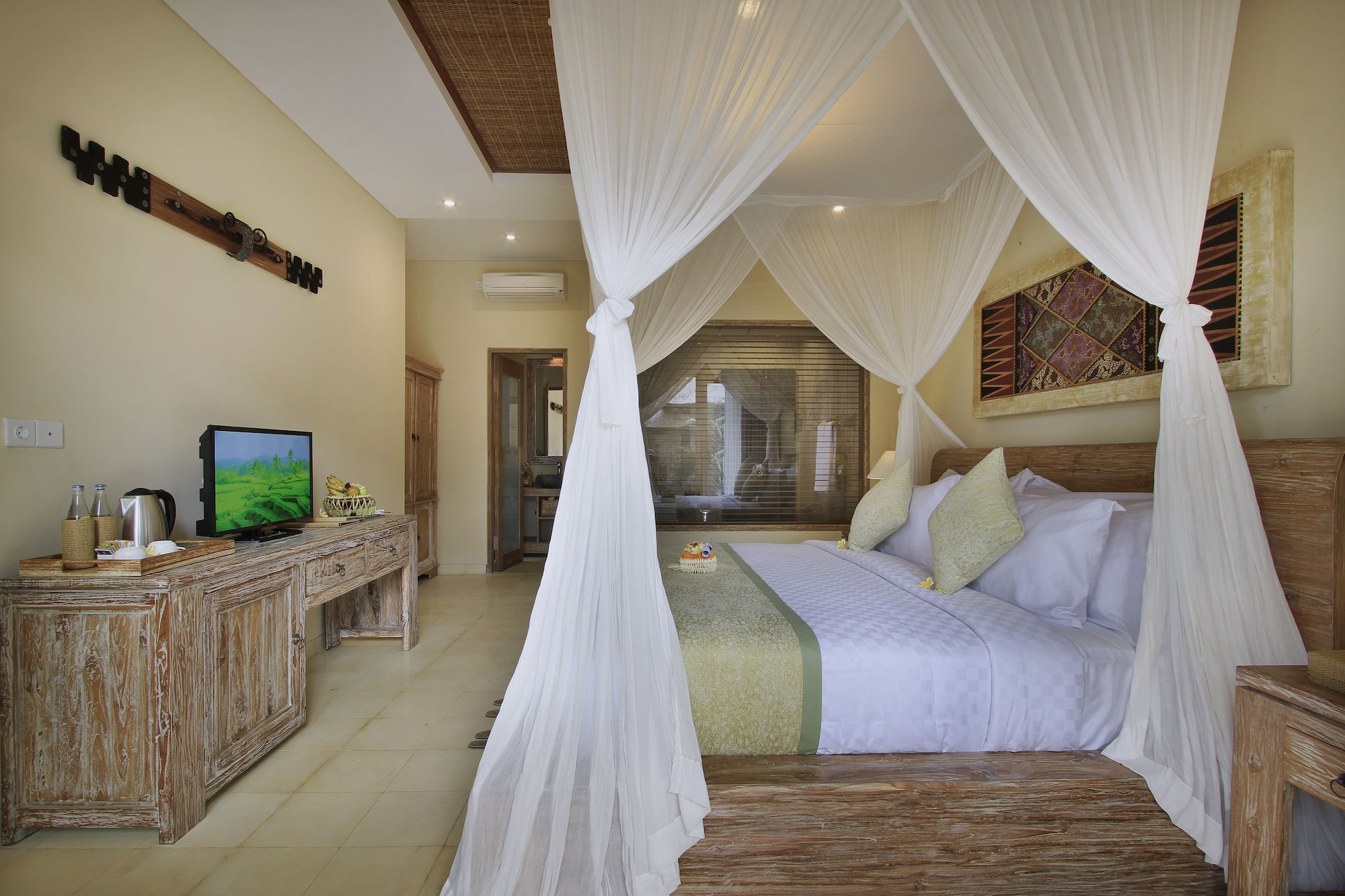 DELUXE, DOUBLE OR TWIN BED, BALCONY