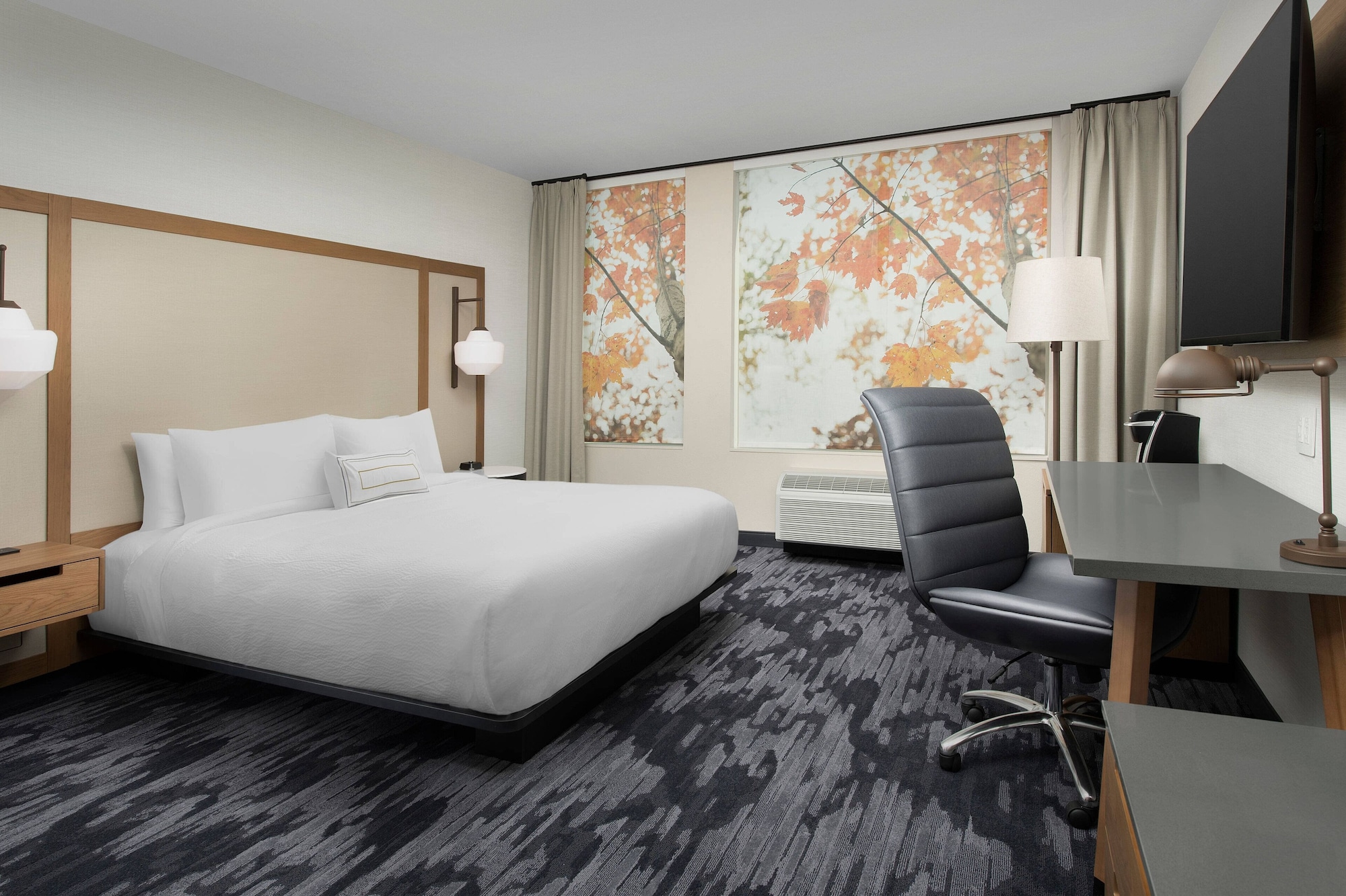 SUITE, KING BED, SOFA