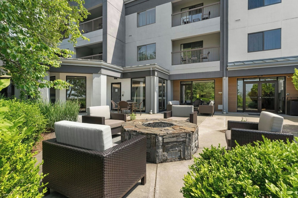 Courtyard By Marriott Burlington Williston 63/65
