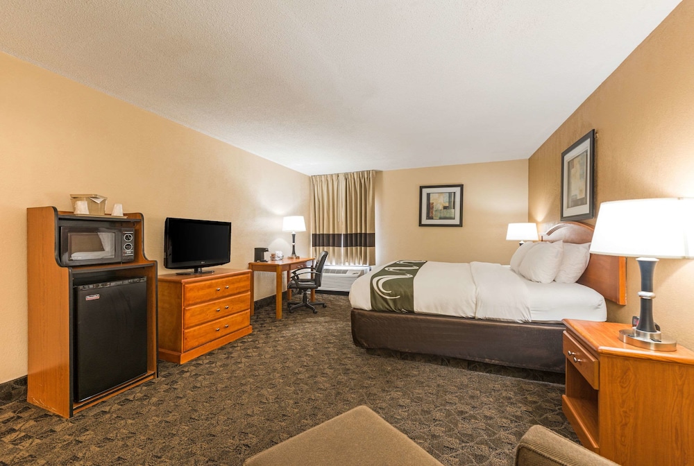 Quality Inn & Suites Portage Central 21/53