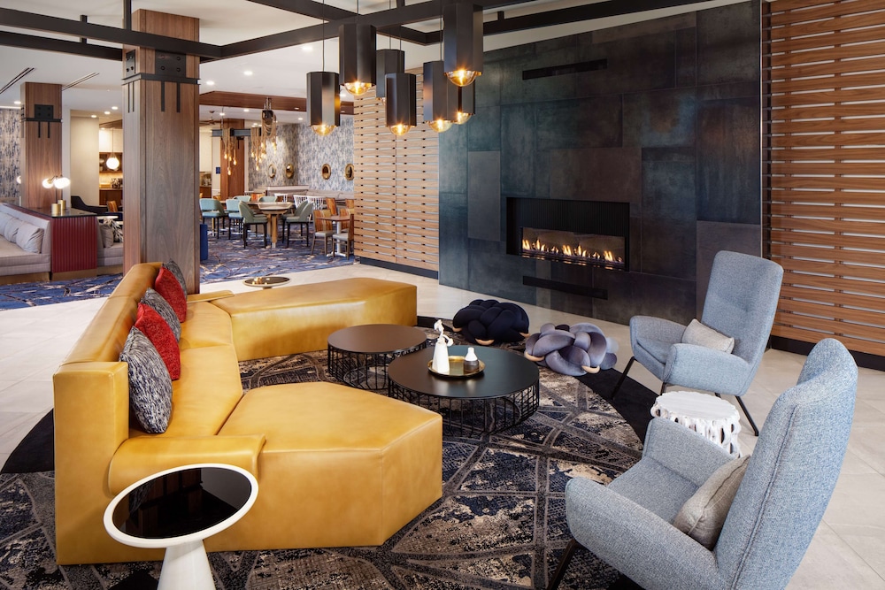 Hampton Inn Boston Seaport District 37/64