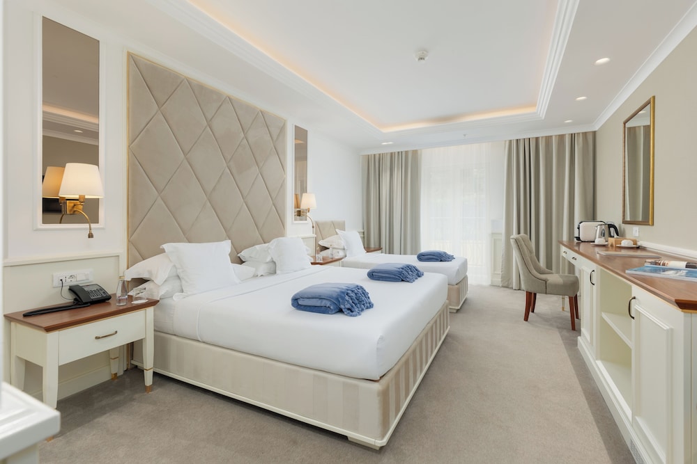 Heritage Grand Perast Hotel 17/50