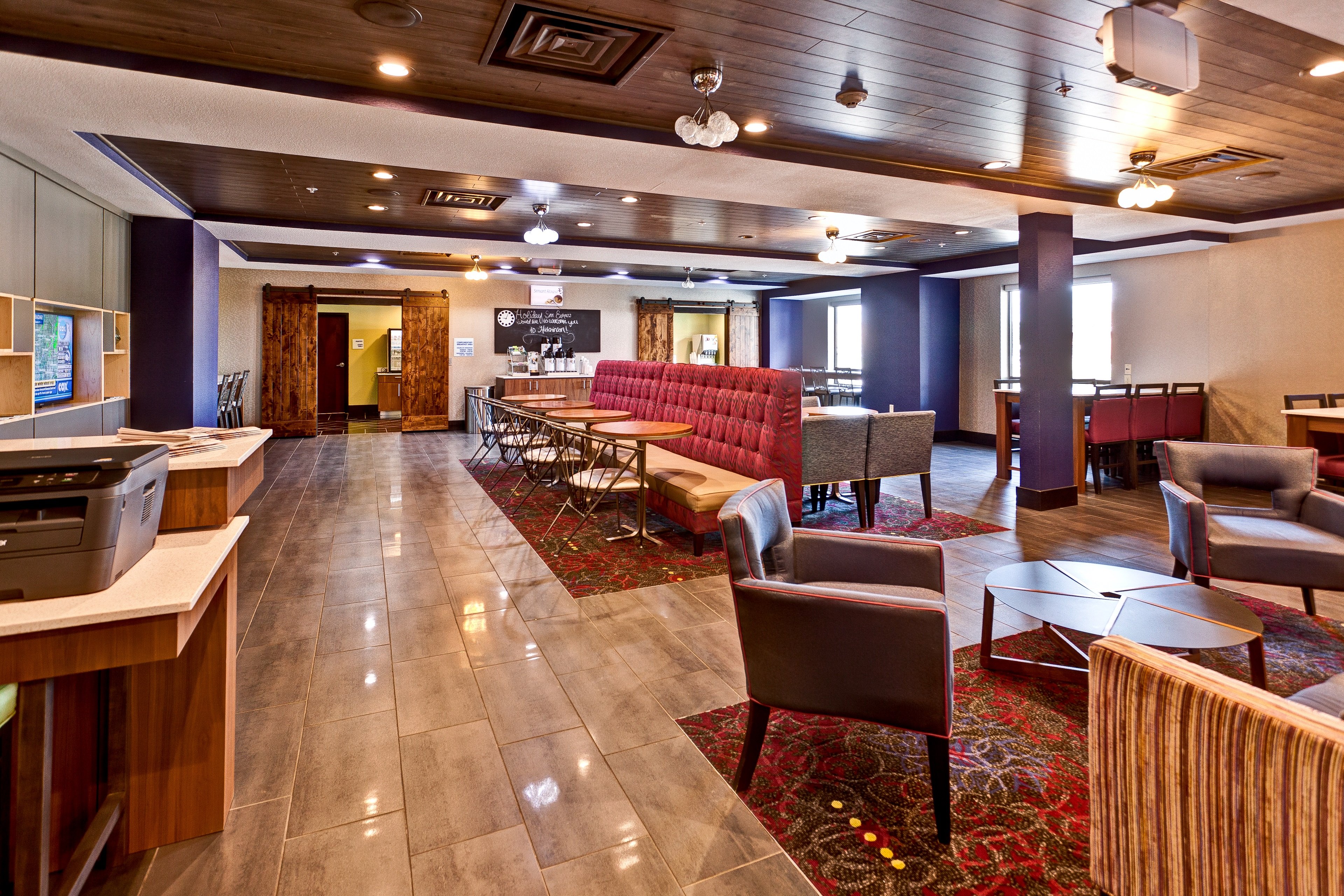Holiday Inn Express Hutchinson 32/47
