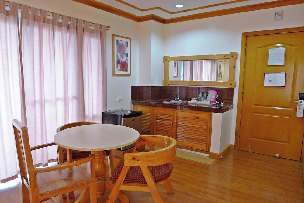 Ridgewood Hotel 13/55