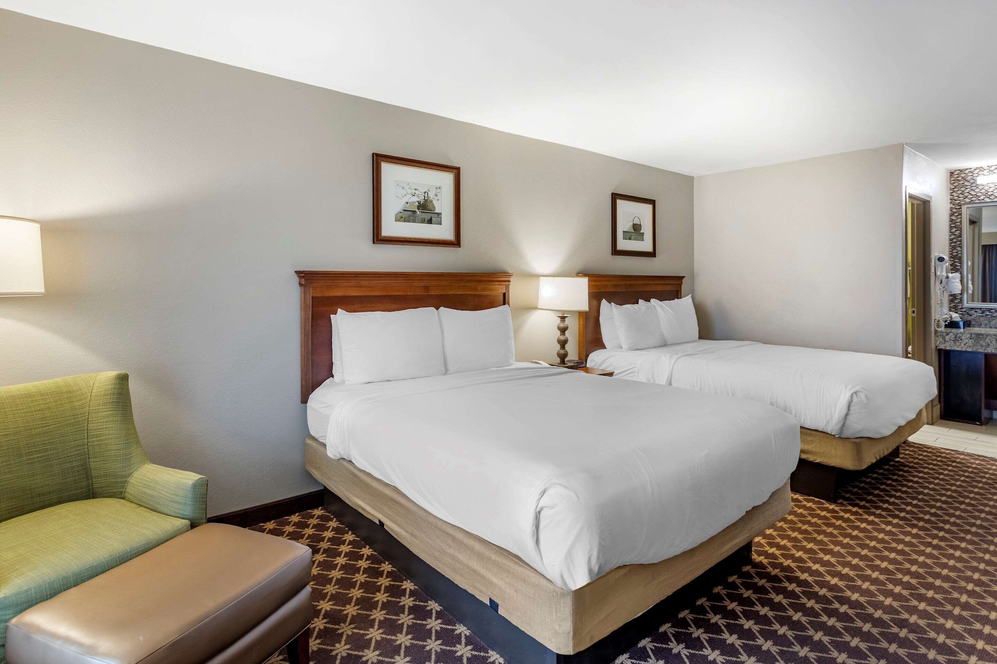 غرفة قياسية بسريرين كوين، Quality Inn Near The Island Pigeon Forge 6/10