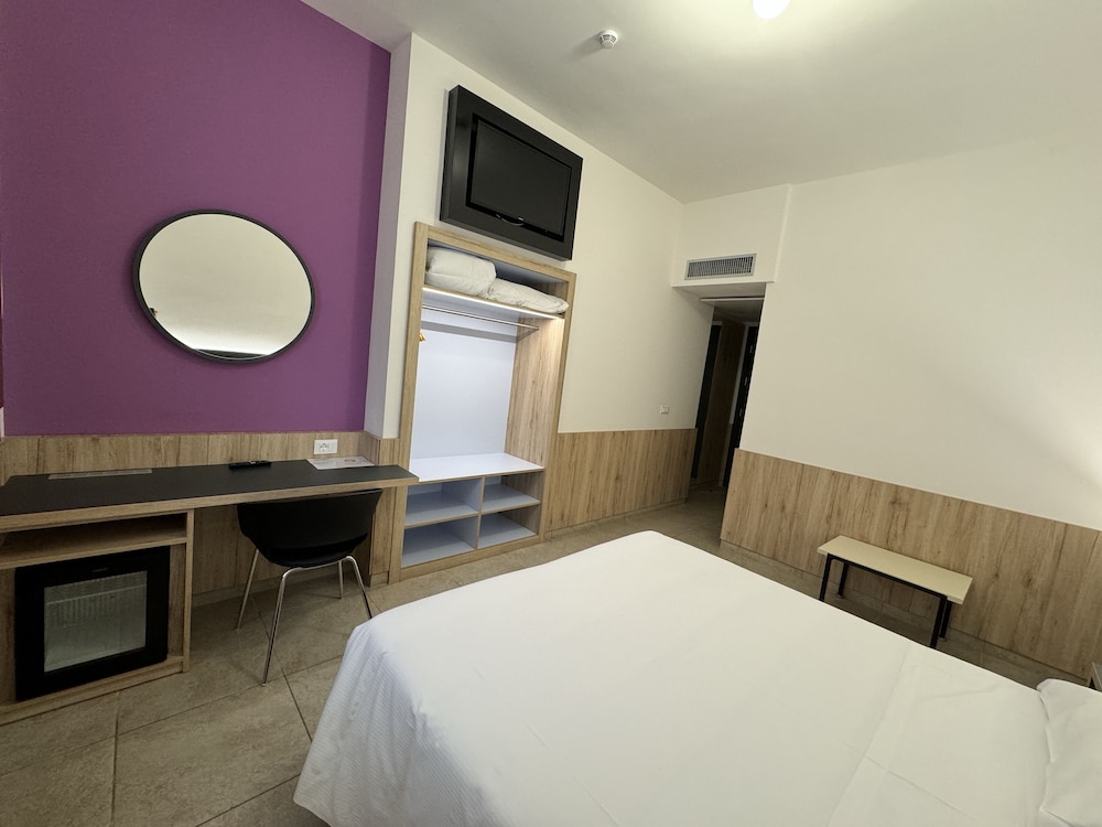 Hotel Holidays 28/54