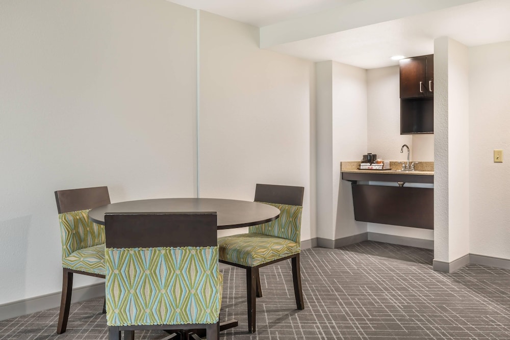 Comfort Inn & Suites Frisco East - McKinney 48/65