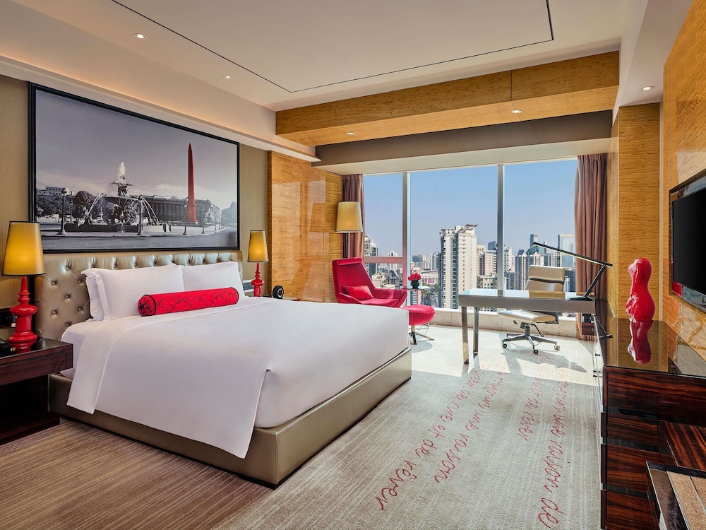 MAGNIFICENT, KING BED