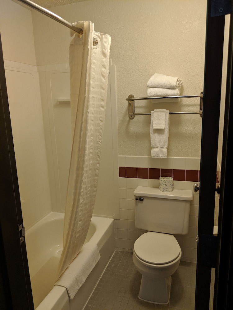 Boarders Inn & Suites Ripon 11/58