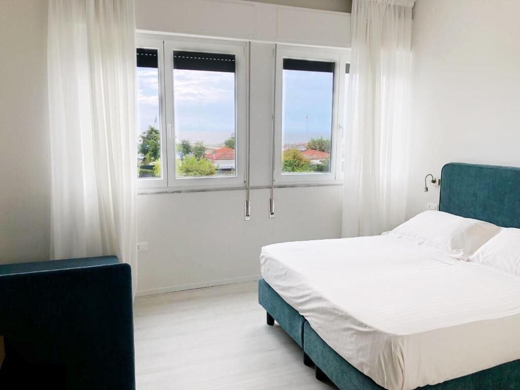 DELUXE, SEA VIEW
