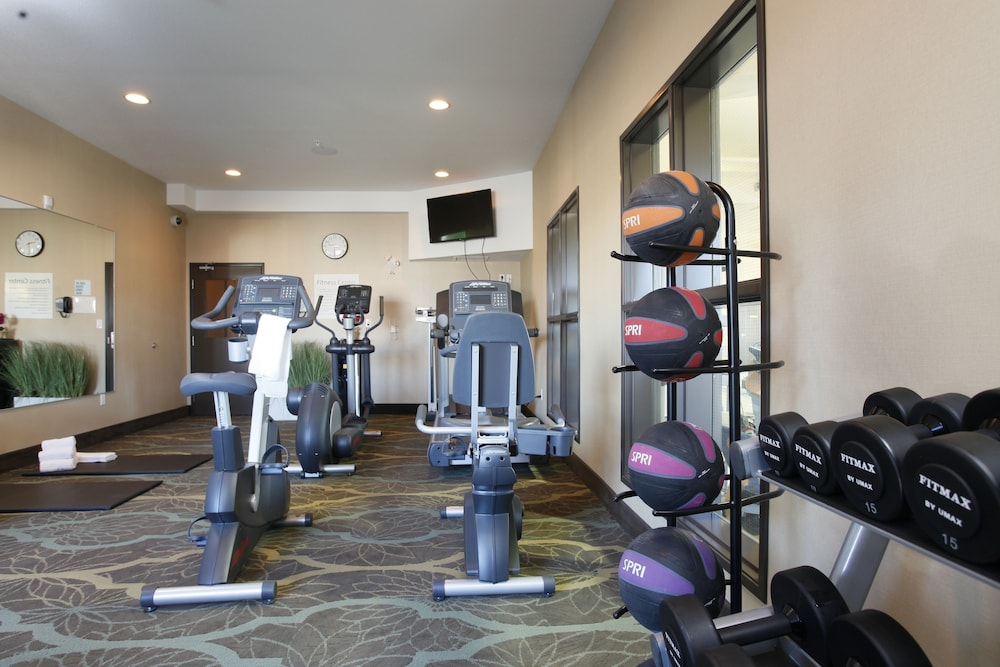 Holiday Inn Express Fort St John 45/70