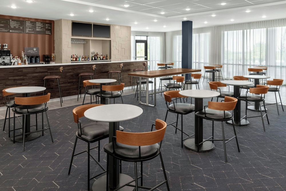 Courtyard By Marriott Sherman 27/45