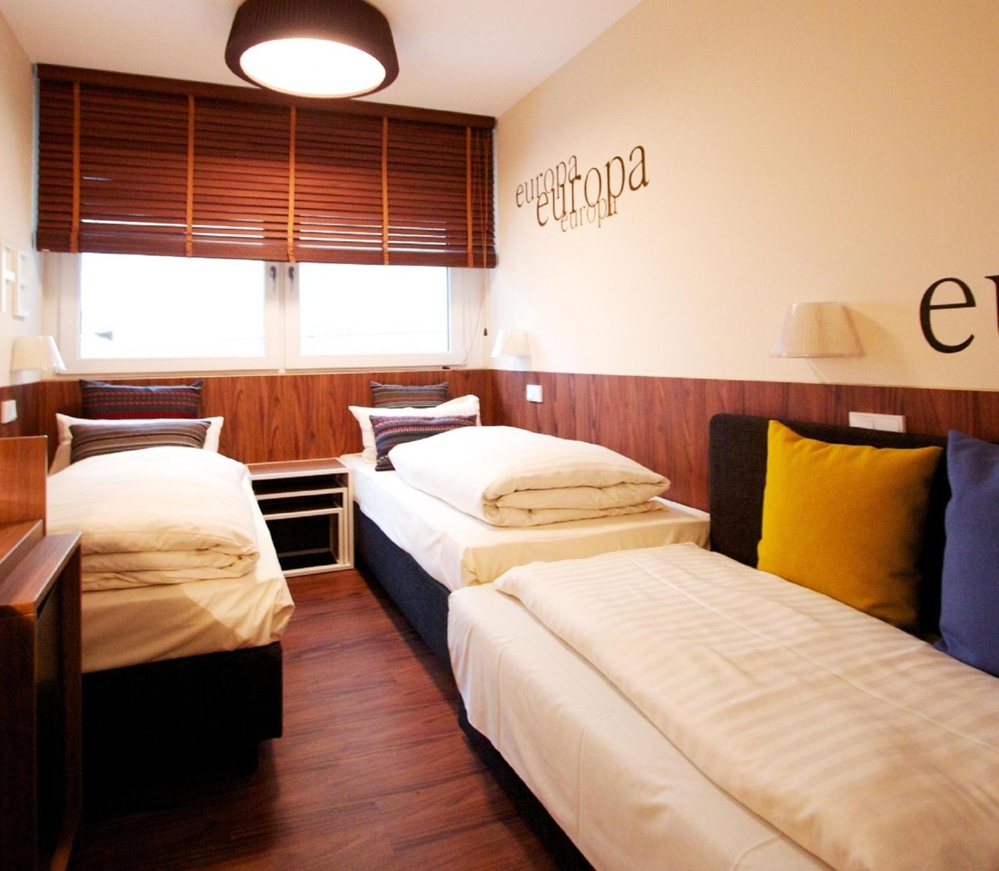 ECONOMY, TWIN BEDS
