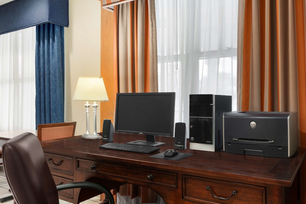 Country Inn & Suites by Radisson Holland, MI 34/42