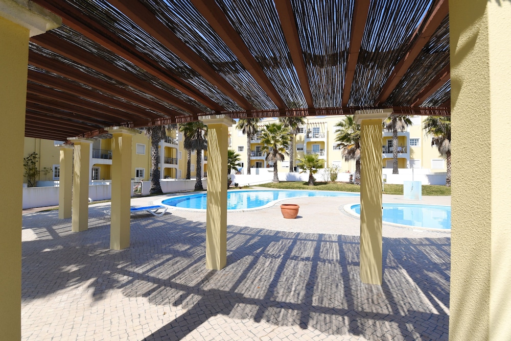 Praia Da Lota Resort Apartments 15/85