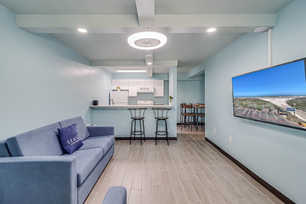 Seaside Boutique Hotel, Waves At Your Doorstep 32/50