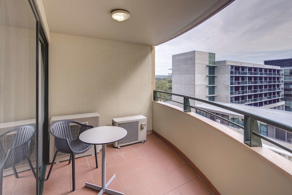 Adina Serviced Apartments Canberra James Court 18/45