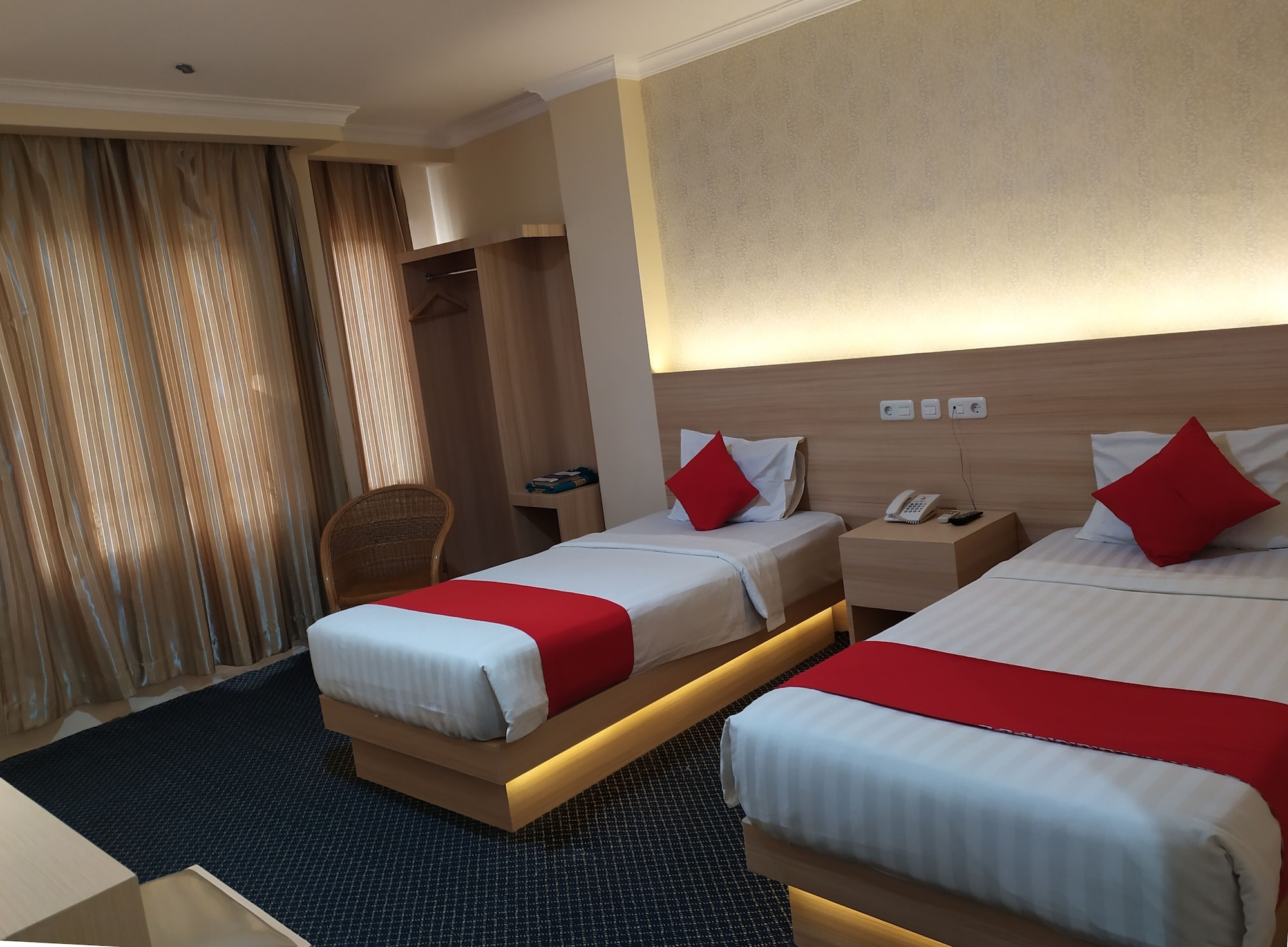 SUPERIOR, TWIN BEDS