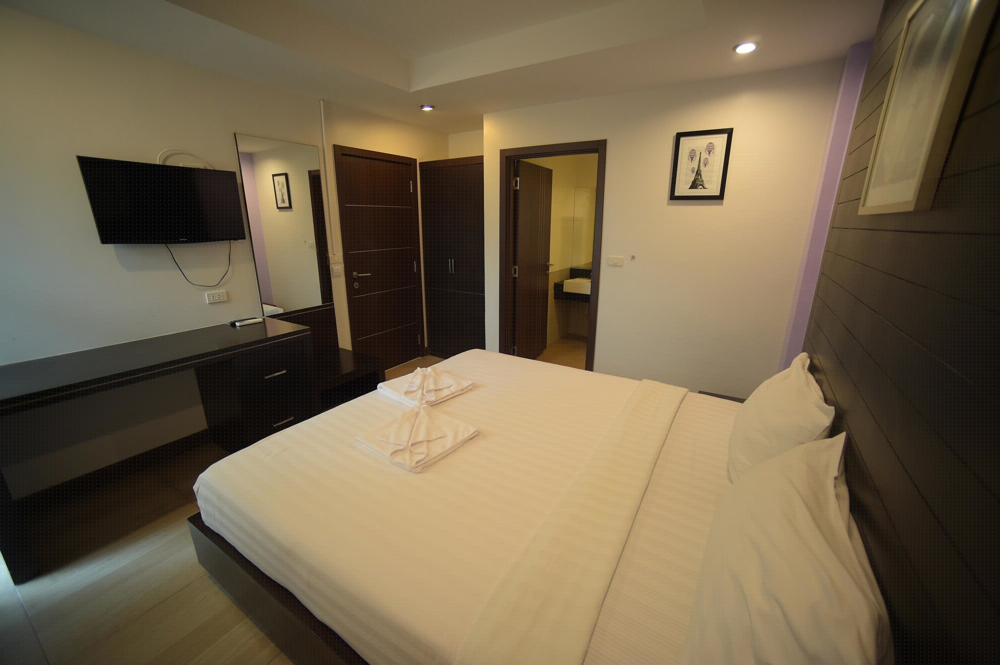DELUXE, STUDIO, KING BED, GARDEN VIEW