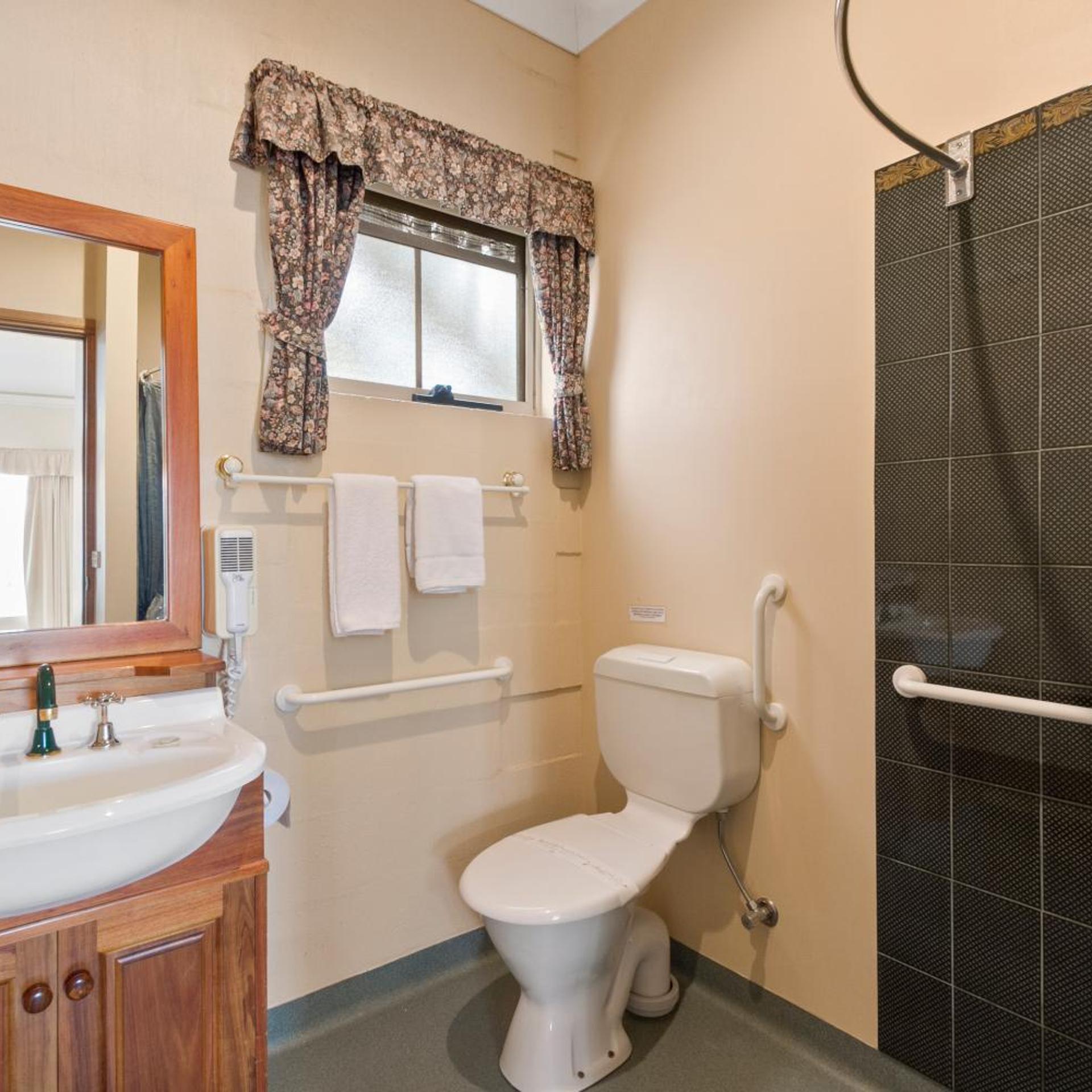كوخ بسرير مزدوج بغرفتي نوم، Swansea Cottages & Motel Suites 3/5