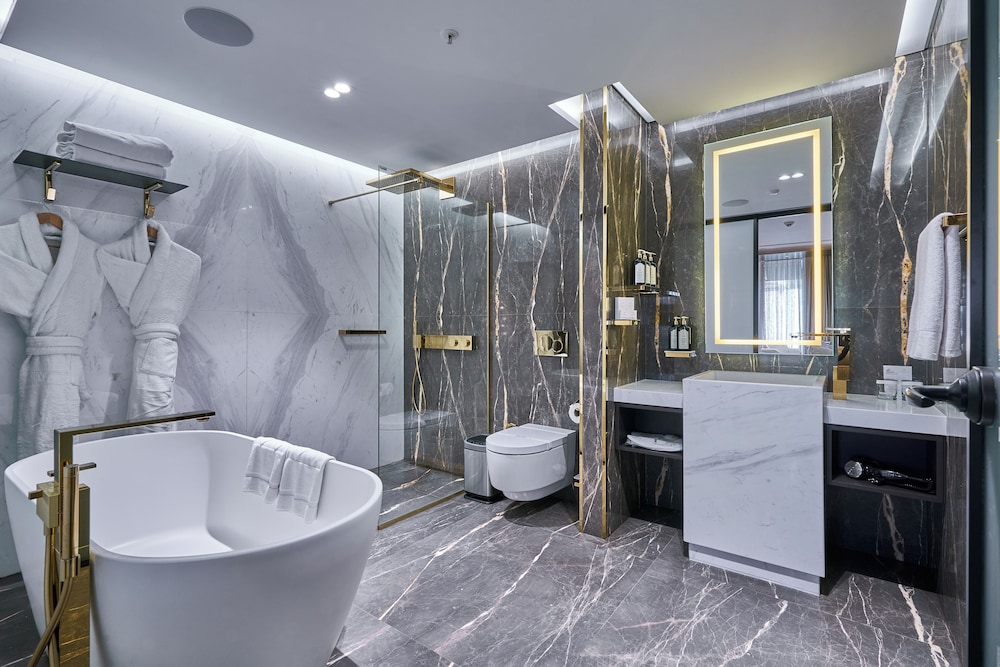 EXECUTIVE, SUITE, KING BED