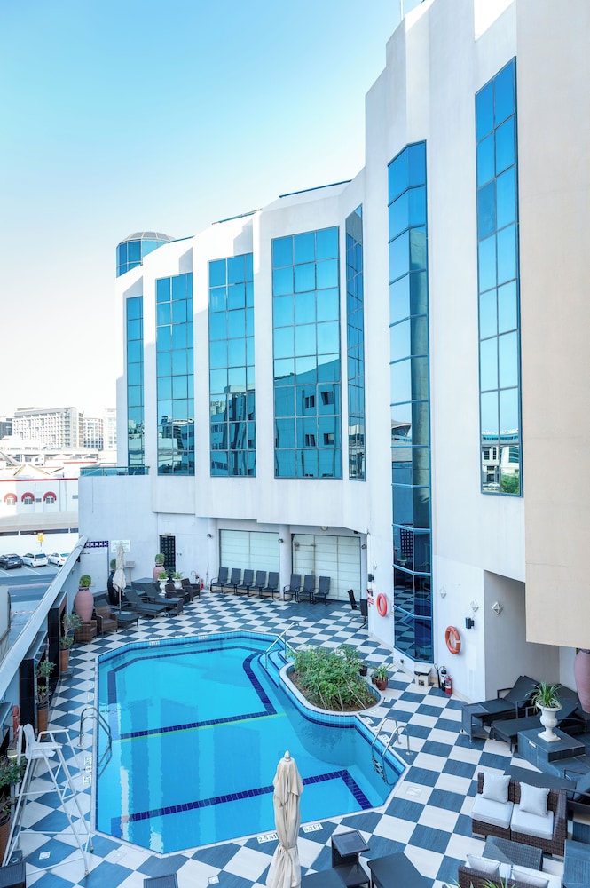 swimming pool spa