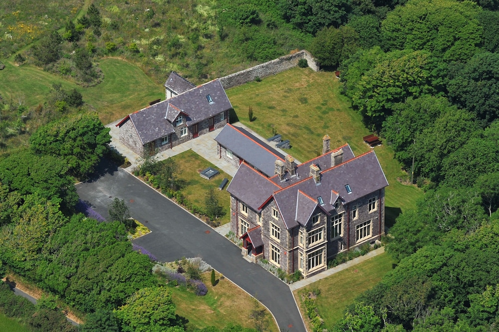 Penrhiw Hotel 47/50