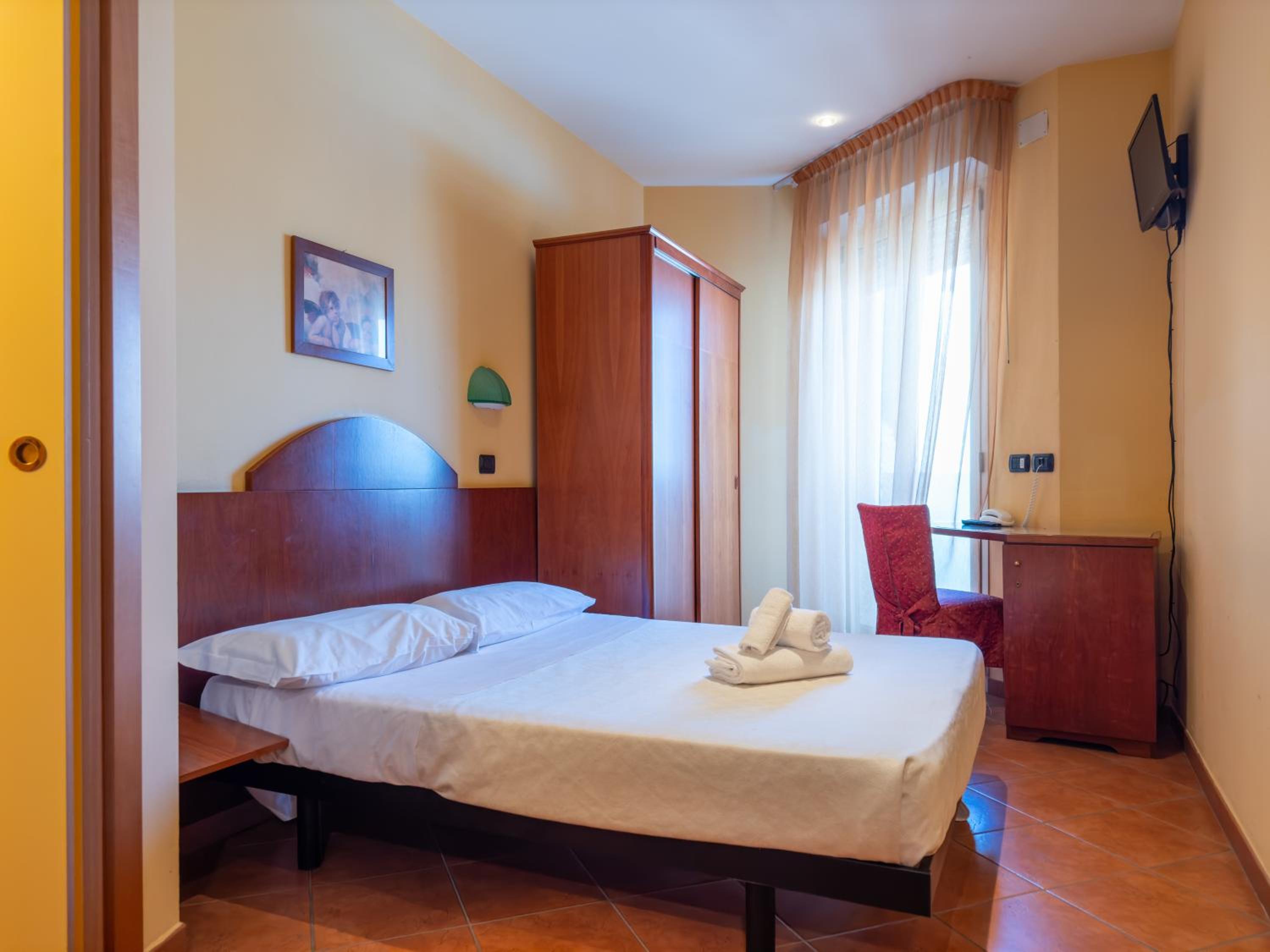 Room, Double Bed, Side Sea View, Small