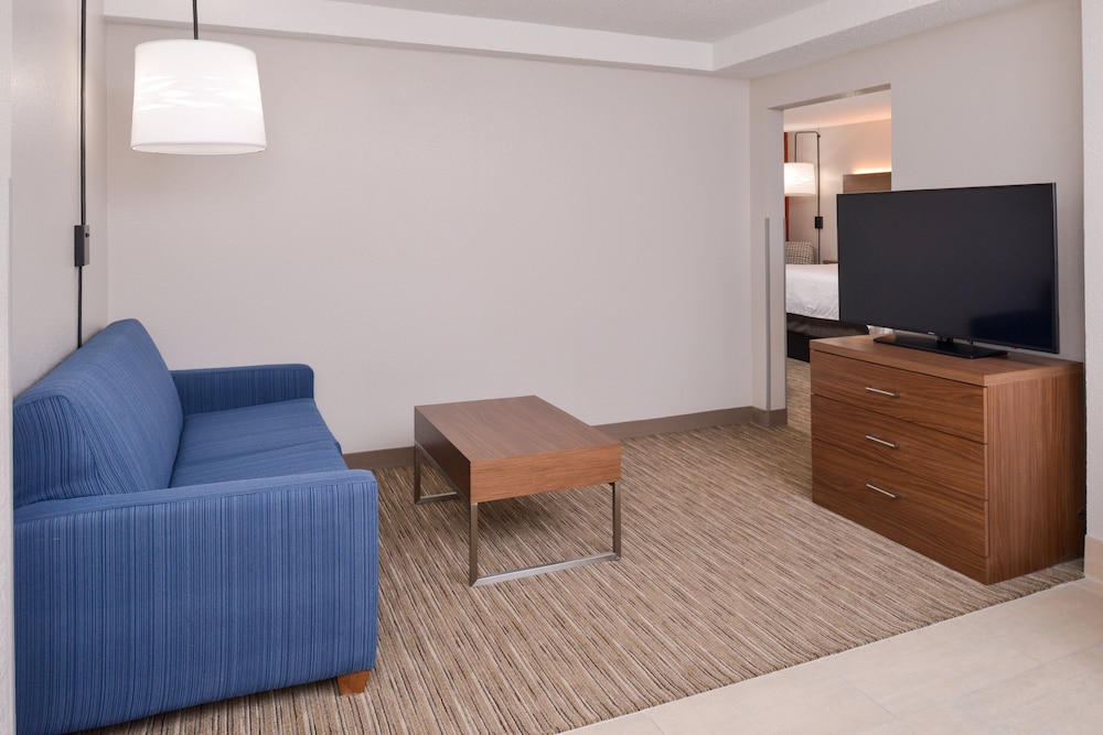 Holiday Inn Express Towson Baltimore North 36/63
