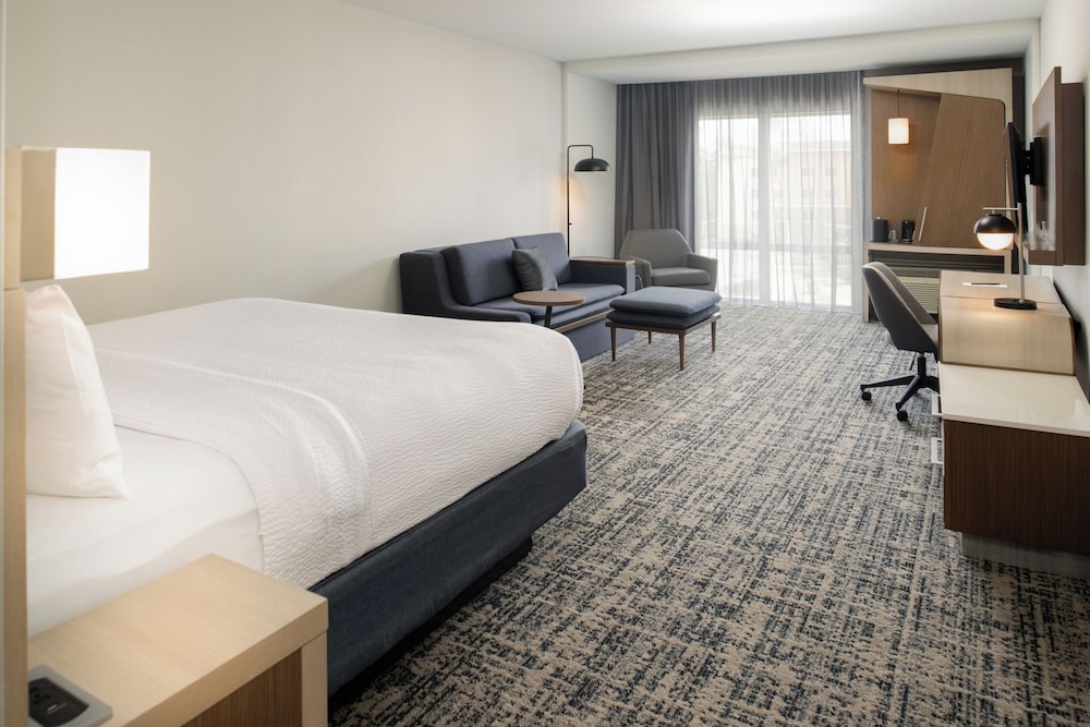 Courtyard by Marriott Houston City Place 12/50
