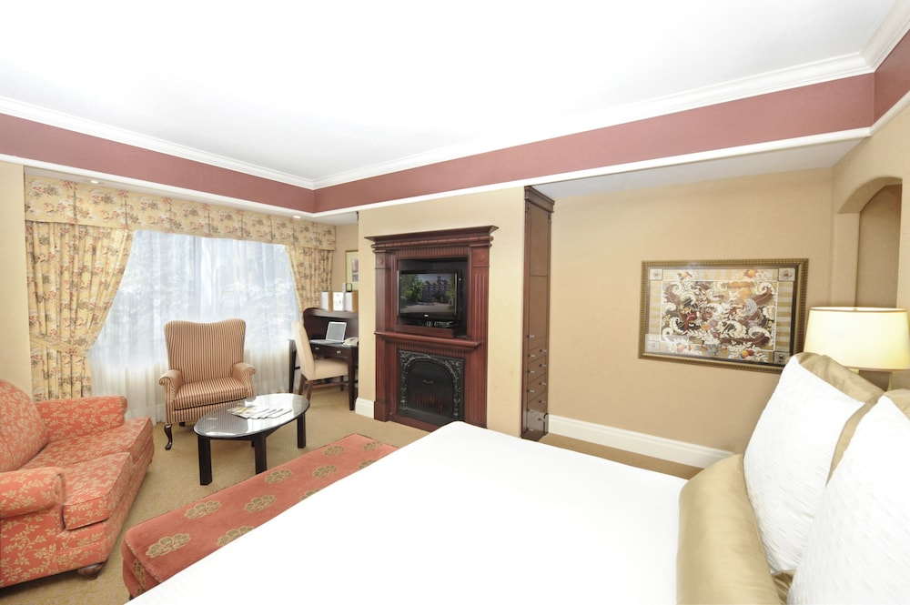 LUXURY, KING BED