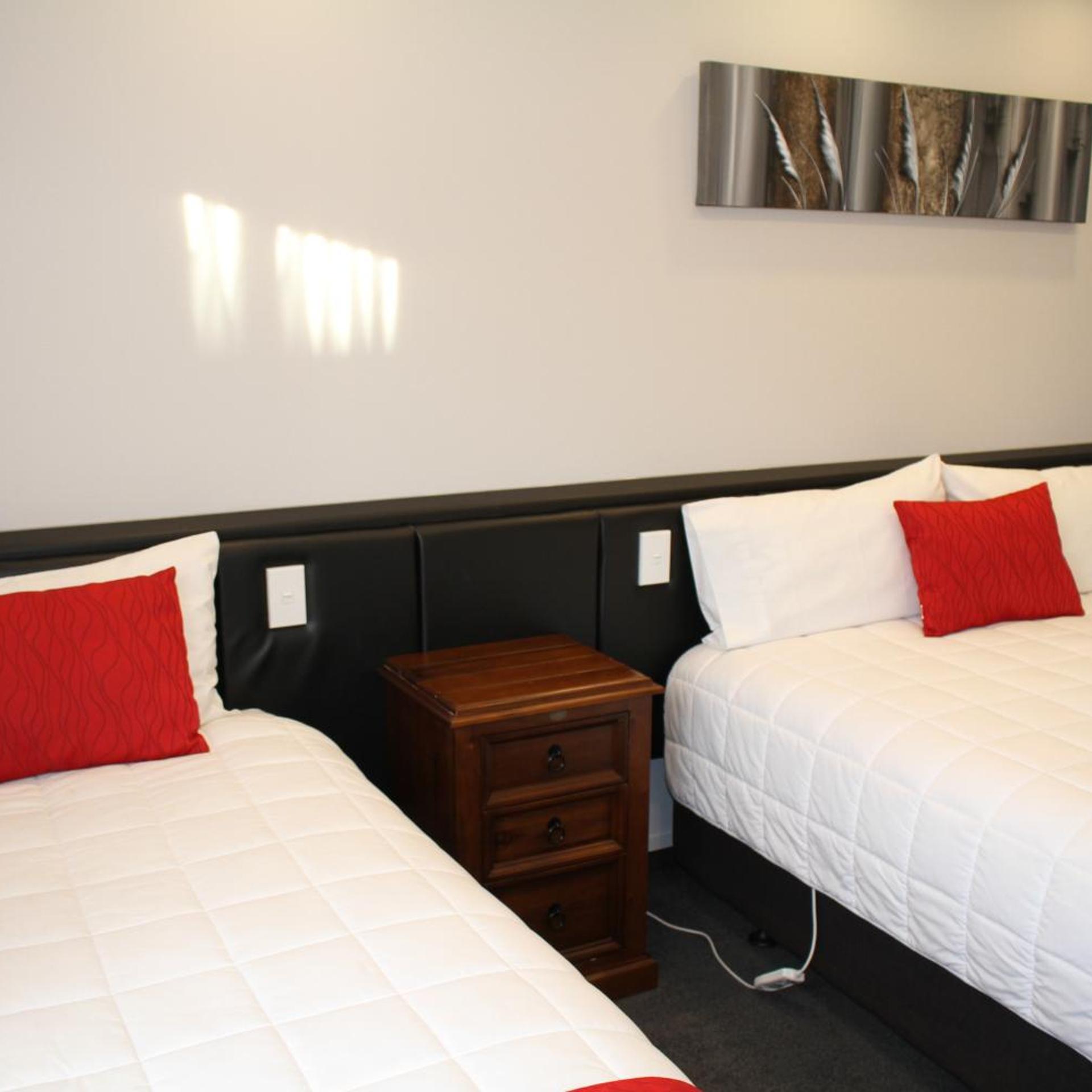 Birchwood Manor Motel 11/50
