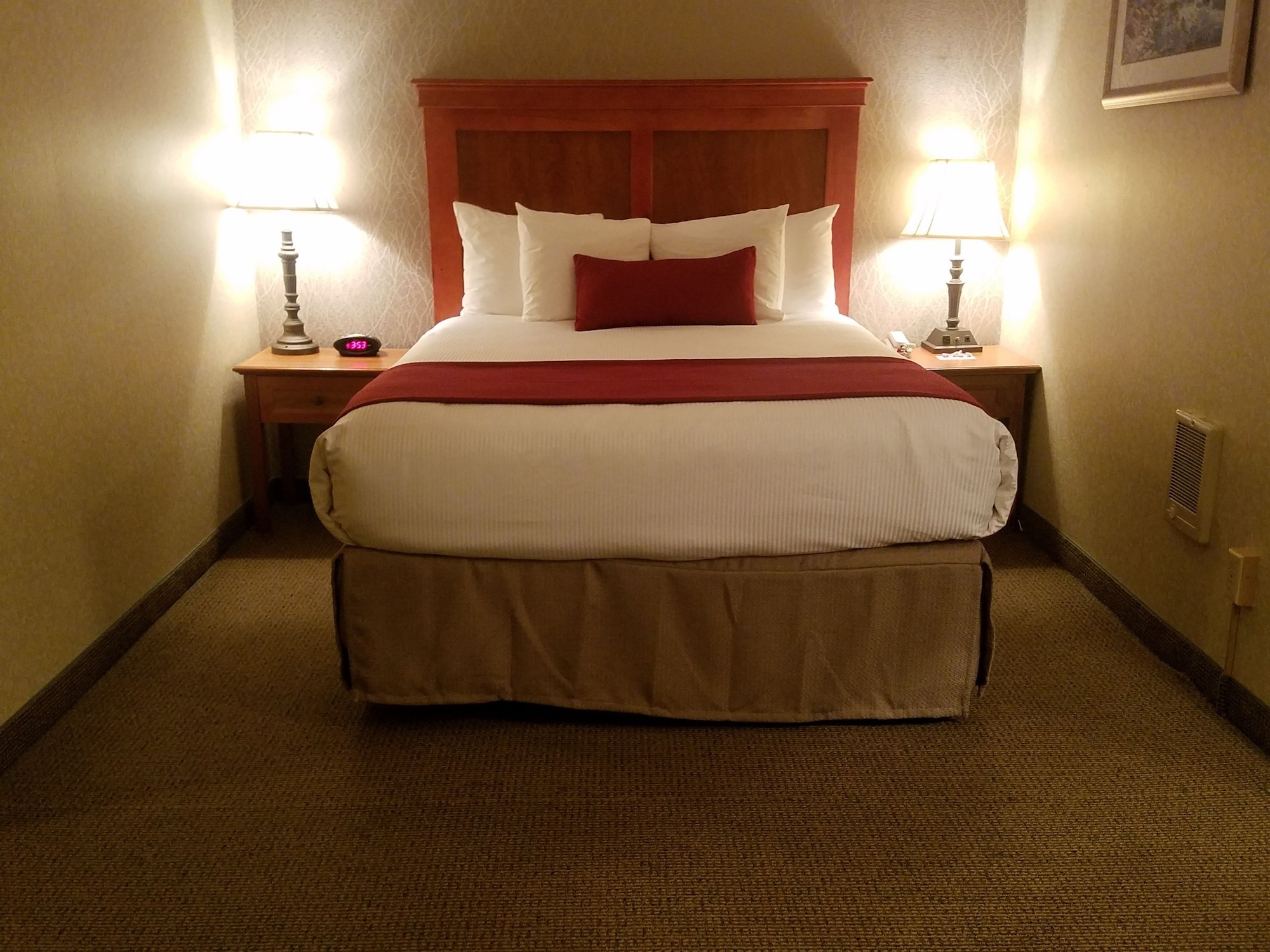 Standard, Queen Bed, Partial River View, River View, Balcony