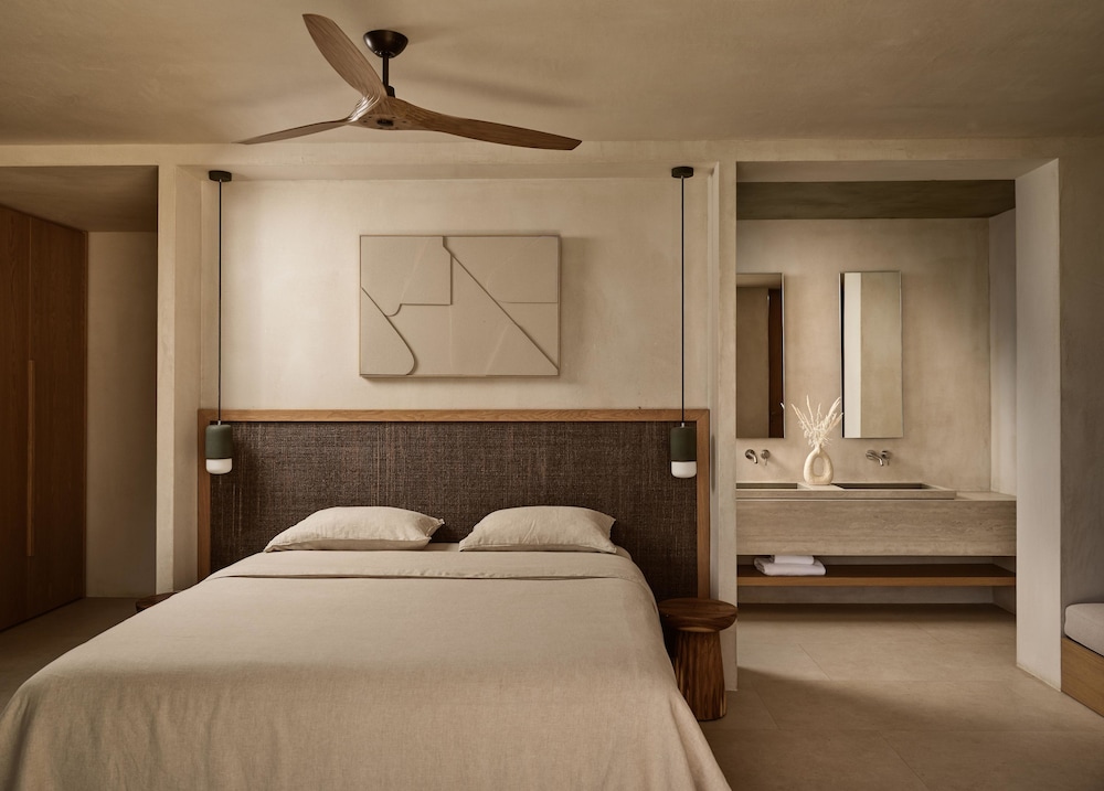 Executive, Suite, King Bed, Beach Front, Mini Pool 5/6