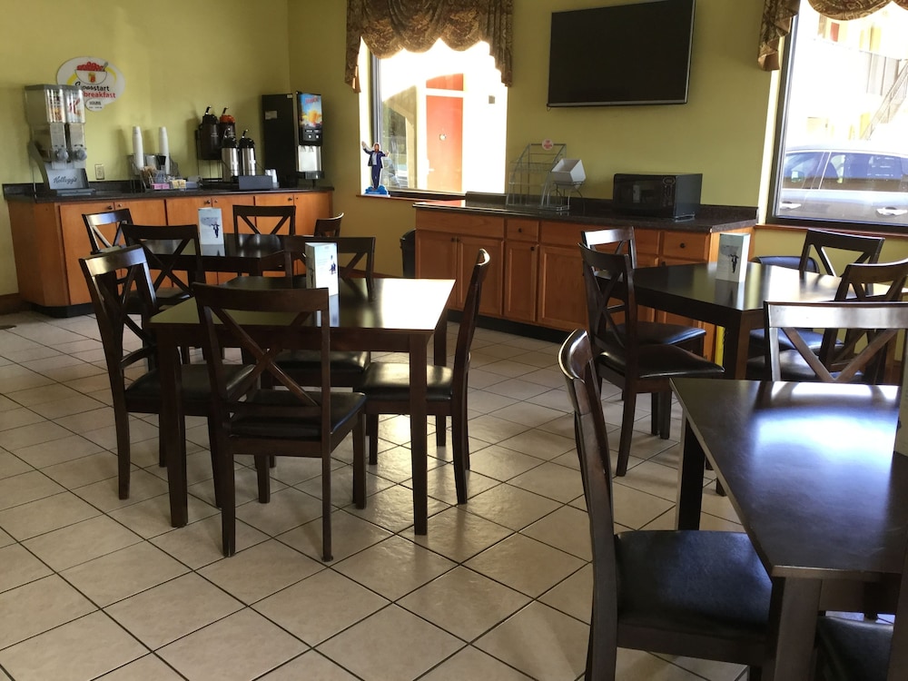 Super 8 by Wyndham Walterboro 11/16