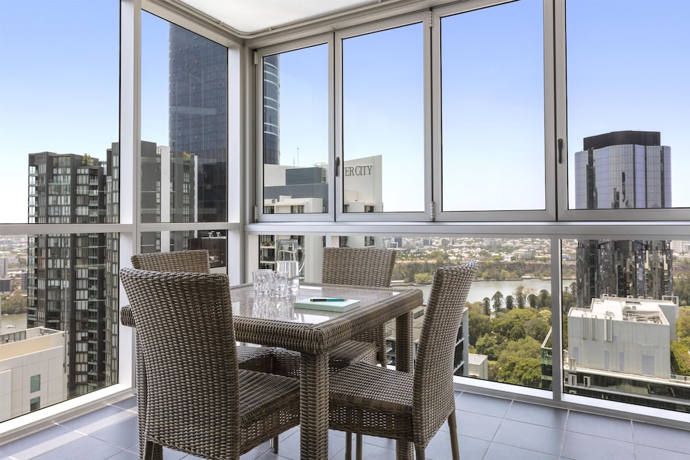 Oaks Brisbane Festival Suites 32/49