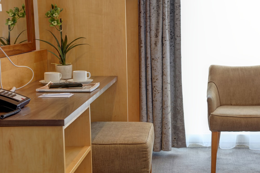 Spark by Hilton London Chiswick 44/45