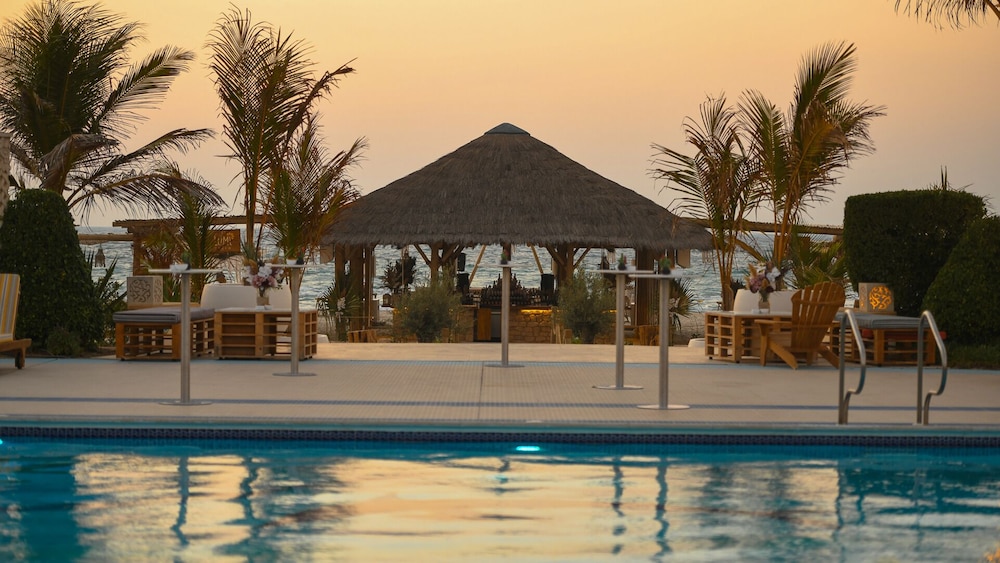 Umm Al Quwain Beach Hotel 43/47