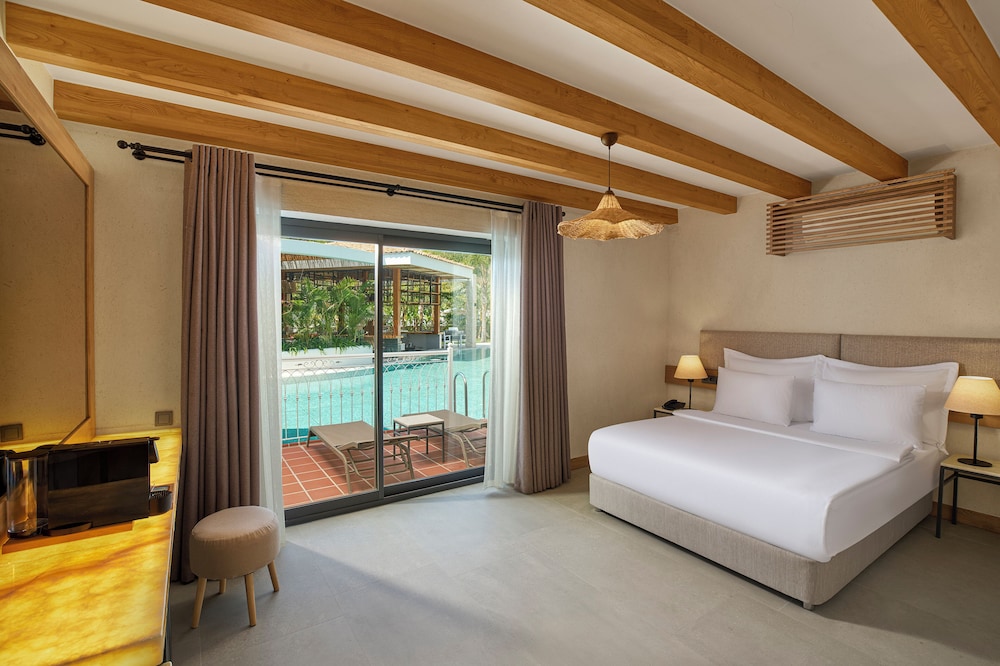 ROOM, DOUBLE BED, POOL ACCESS