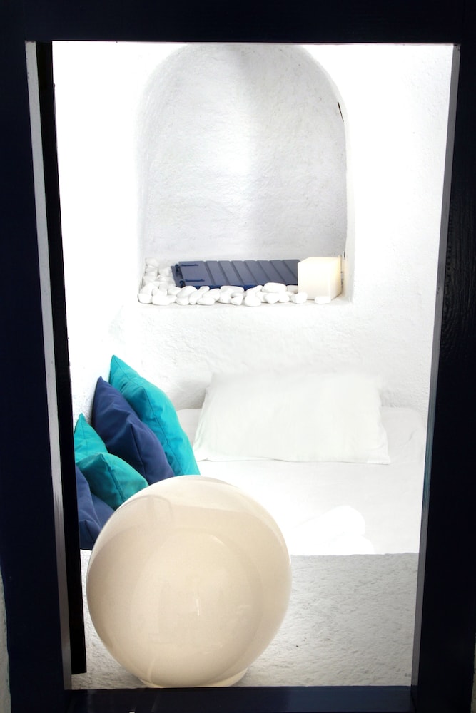 Blu Blanco Cave House 43/47